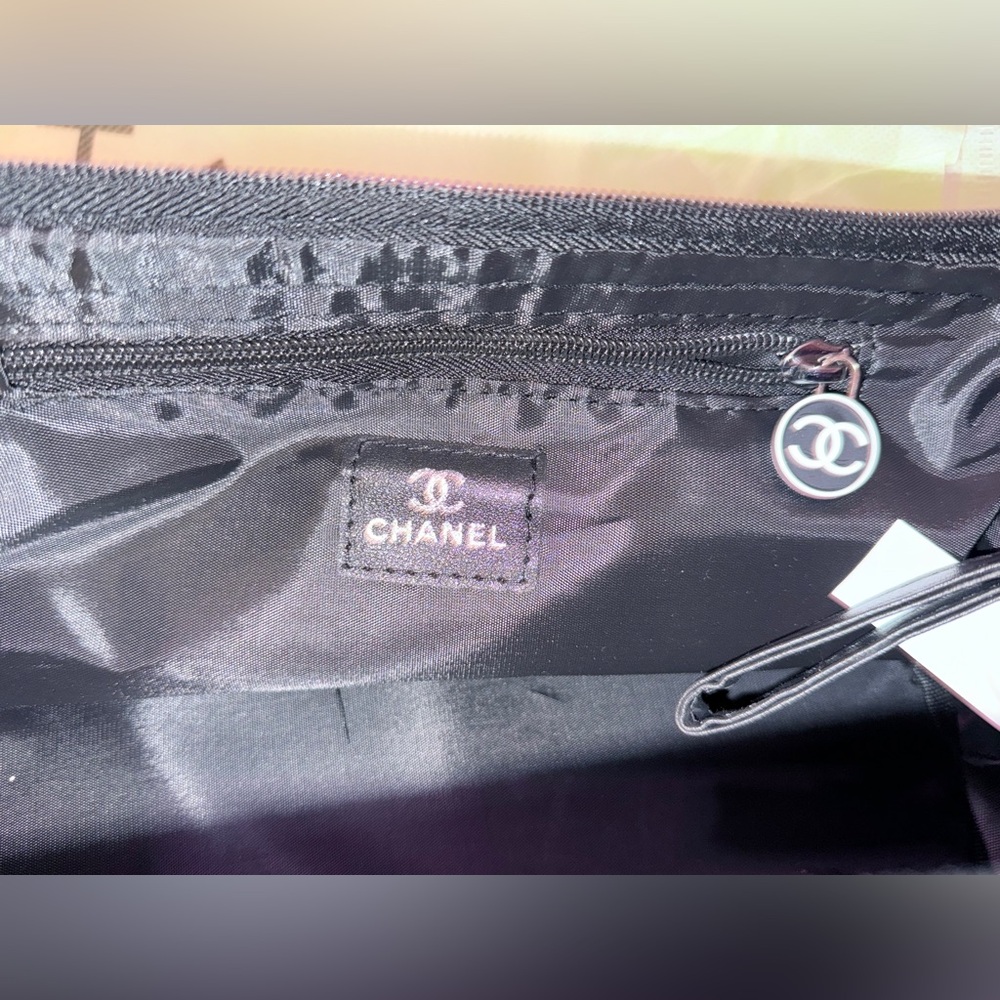 CHANEL Black Zippered Pouch - Picture 4 of 7